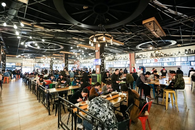 藍(lán)潮食堂承包:小吃品牌與團餐企業(yè)如何談一場不一樣的“戀愛”