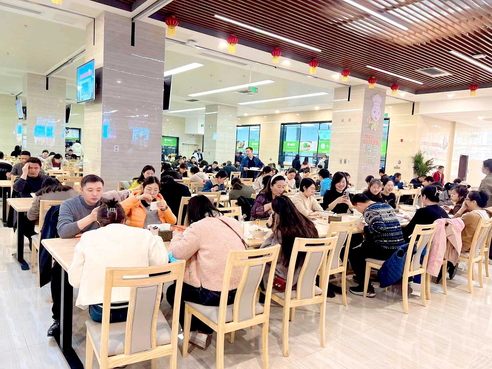 打造員工“滿意食堂”，食堂承包公司運(yùn)營秘訣